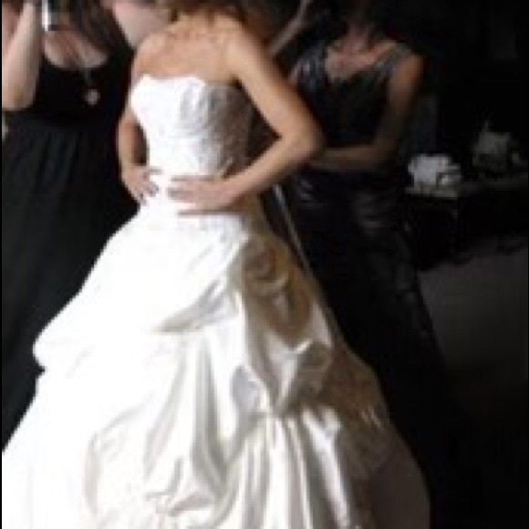 Maggie Sottero wedding gown by - Picture 3 of 10